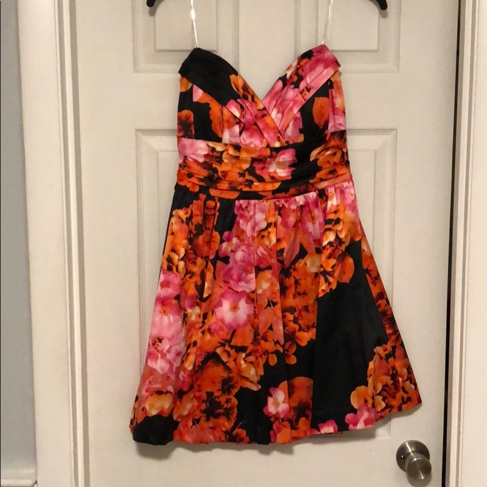 Short Speeckless Floral Dress